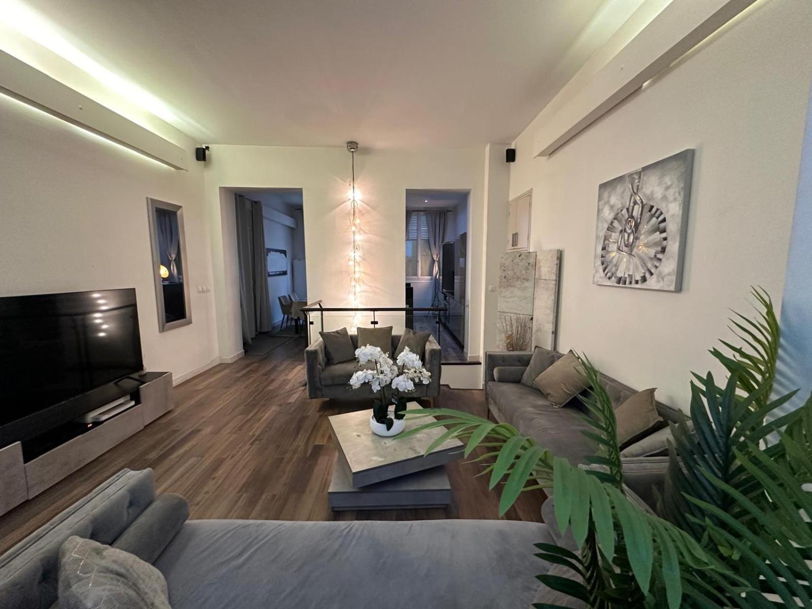 Les Champs Elysees-125M2 Modern And Spacious Parijs Buitenkant foto