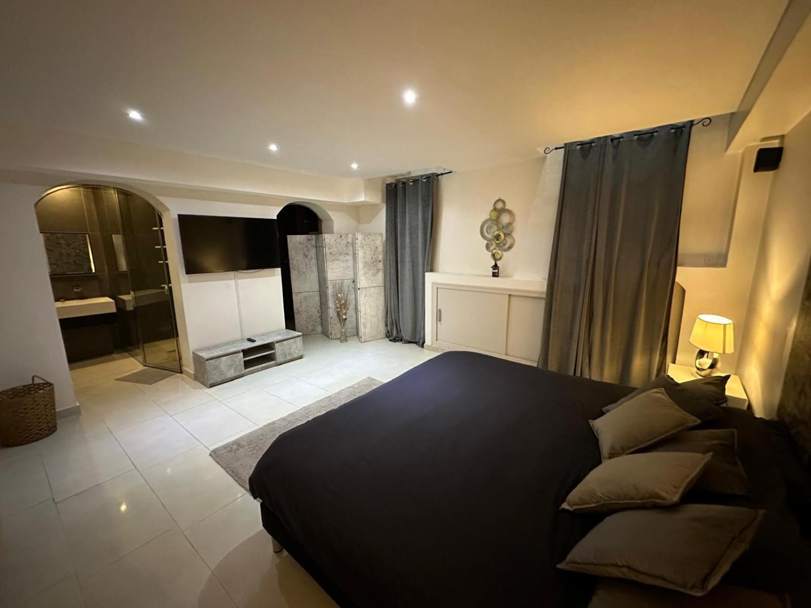 Les Champs Elysees-125M2 Modern And Spacious Parijs Buitenkant foto
