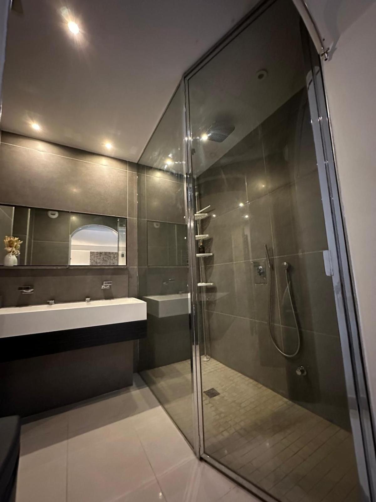 Les Champs Elysees-125M2 Modern And Spacious Parijs Buitenkant foto