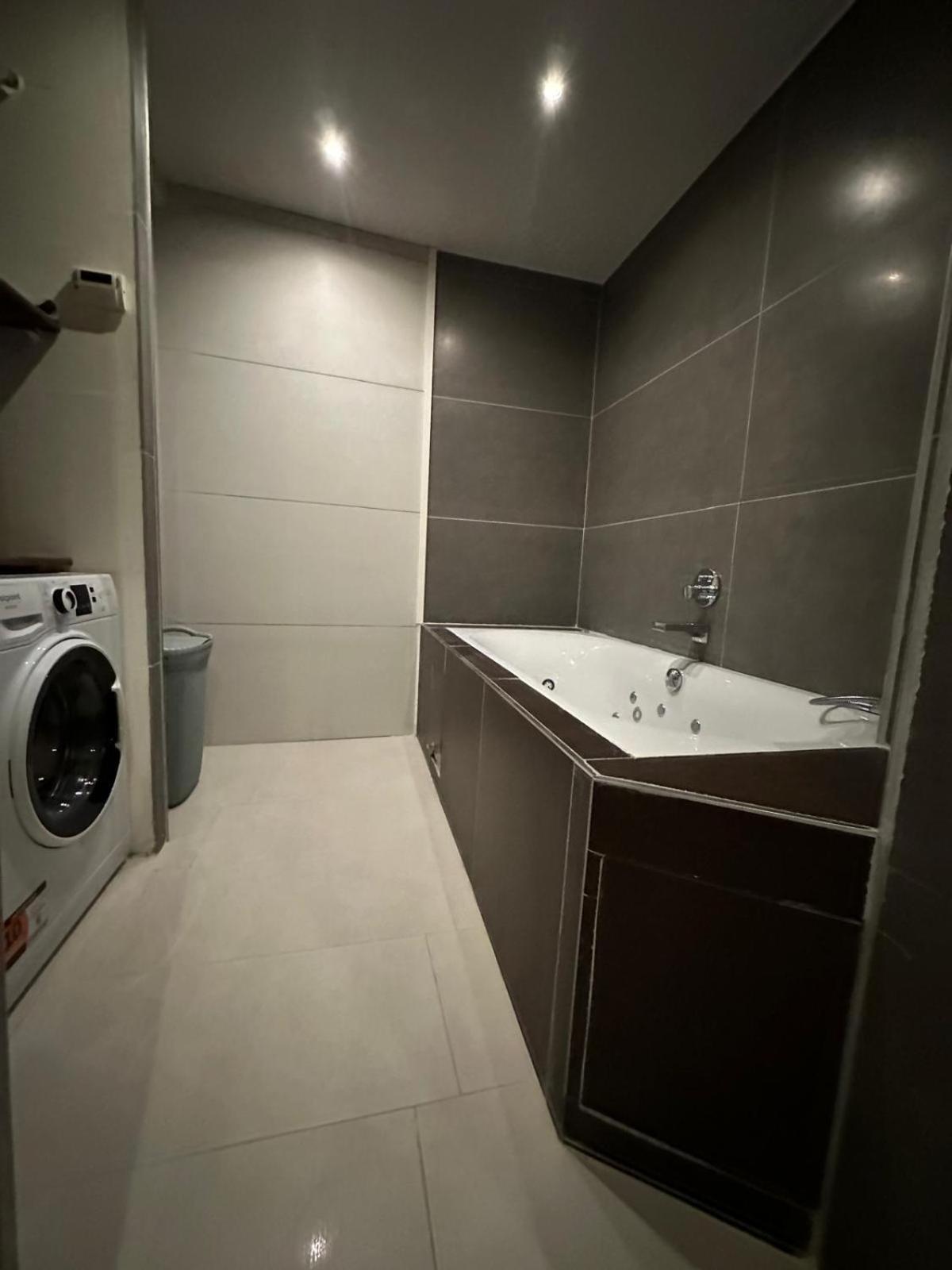 Les Champs Elysees-125M2 Modern And Spacious Parijs Buitenkant foto