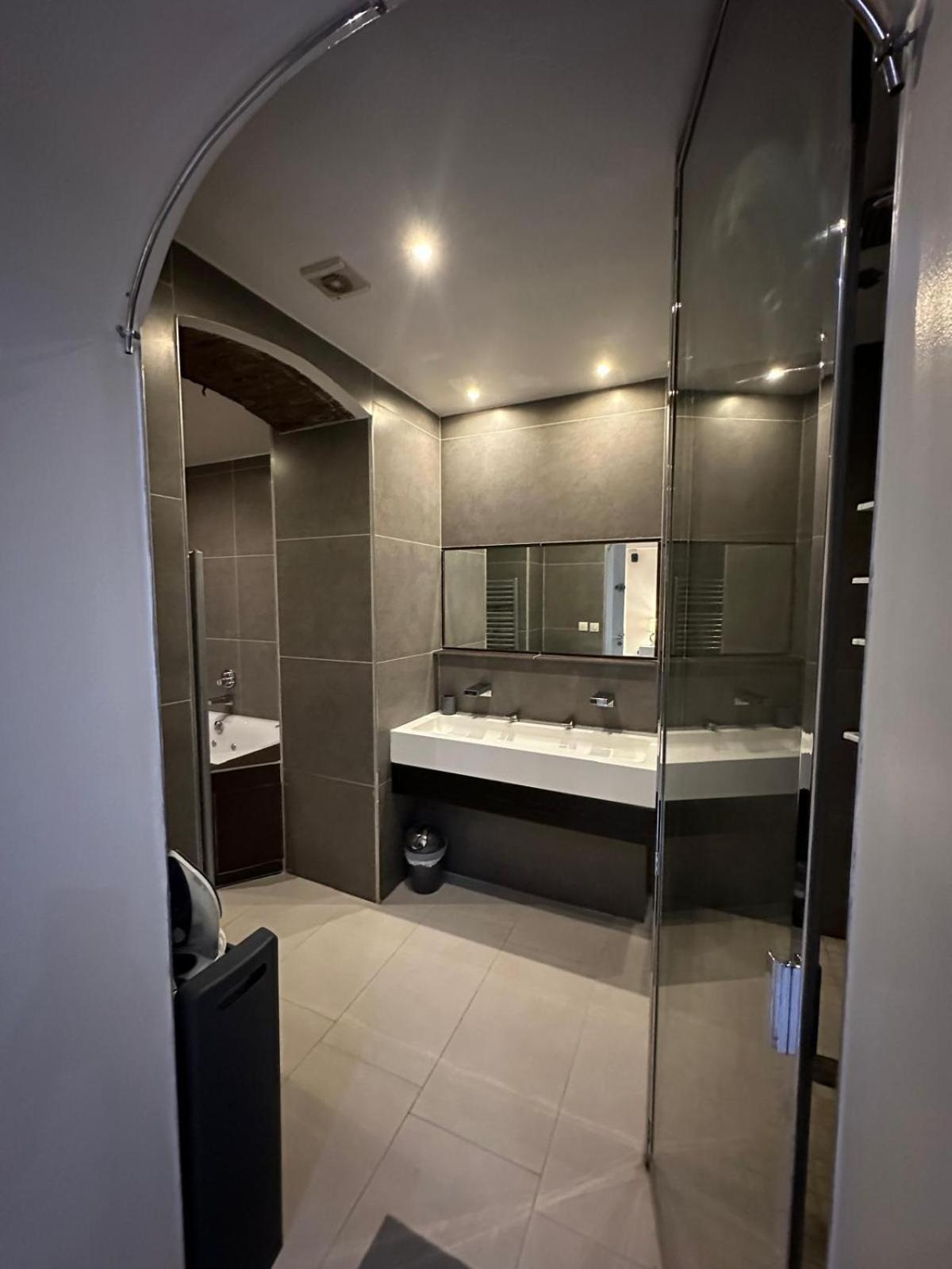Les Champs Elysees-125M2 Modern And Spacious Parijs Buitenkant foto